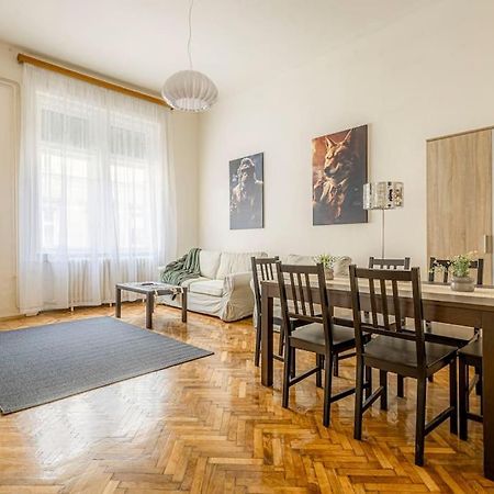 Gentleman Apartment Budapeste Exterior foto