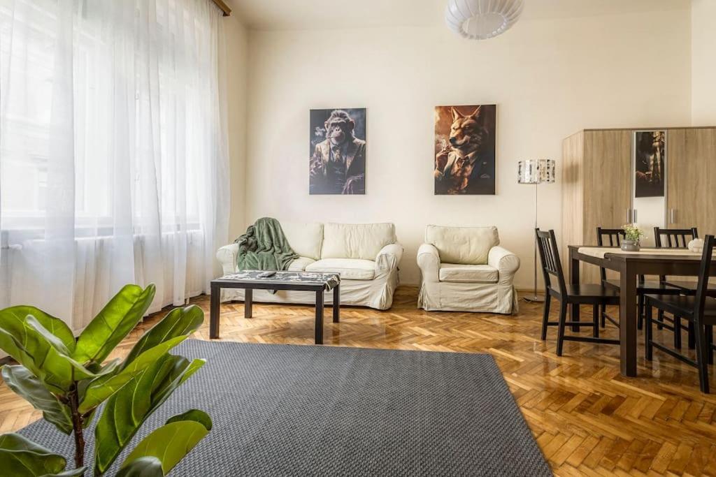 Gentleman Apartment Budapeste Exterior foto