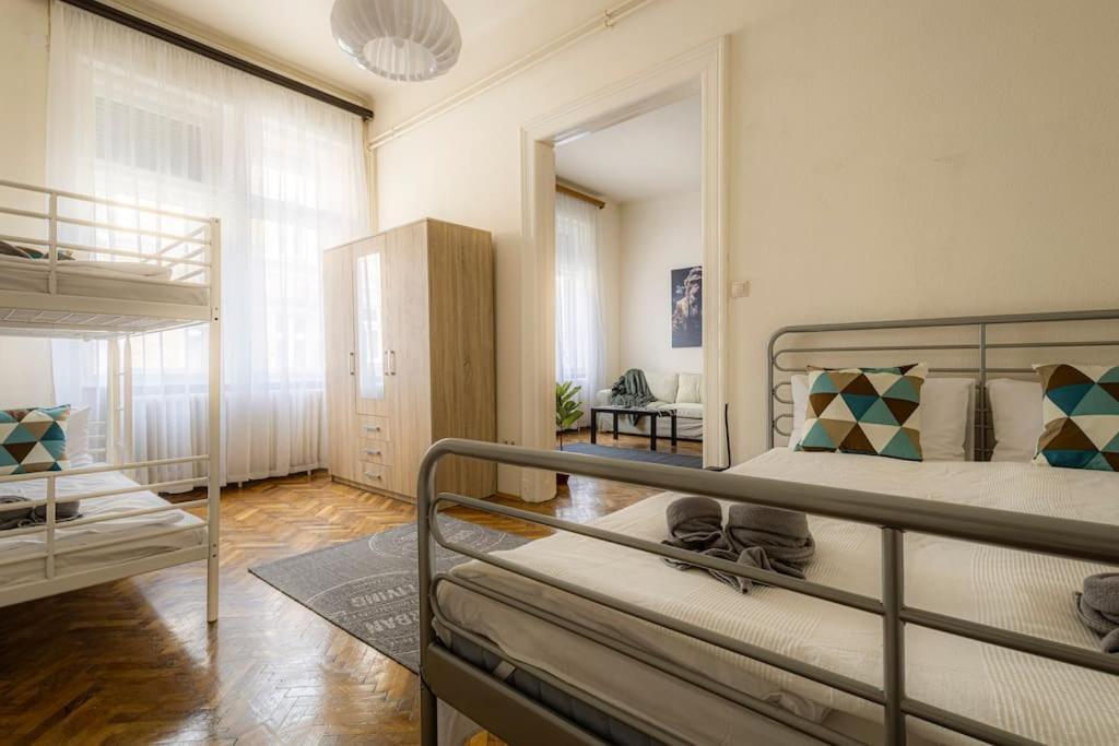 Gentleman Apartment Budapeste Exterior foto