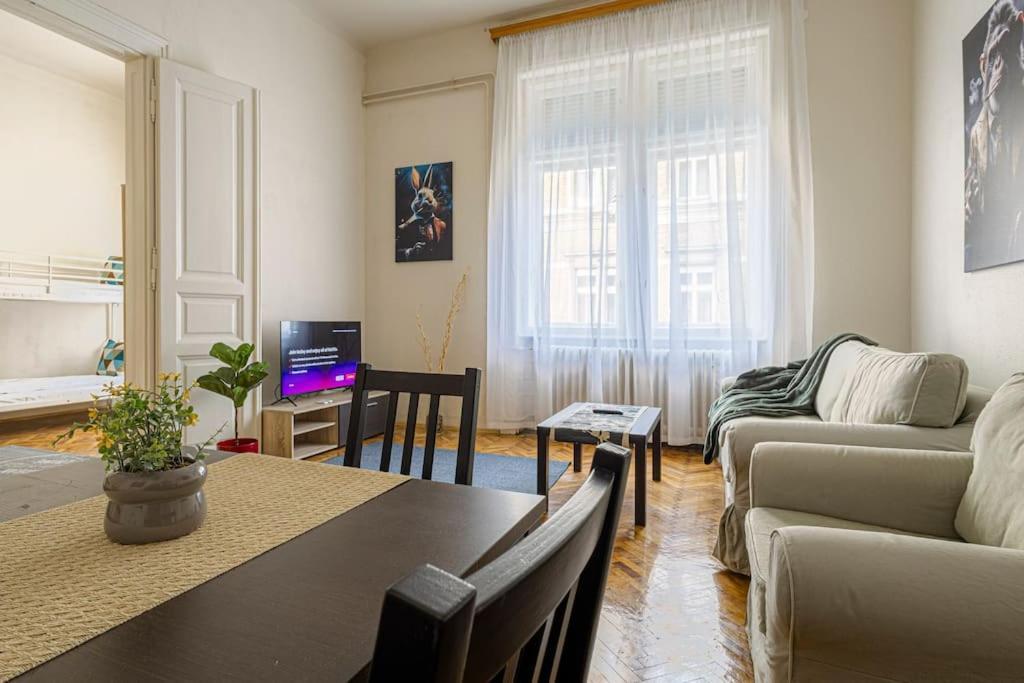 Gentleman Apartment Budapeste Exterior foto